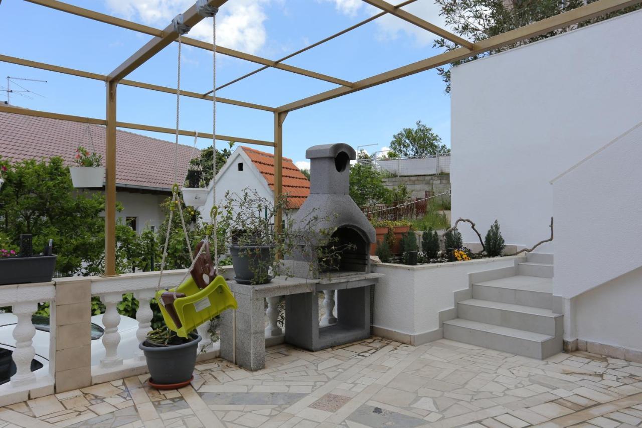 טרוגיר Apartments With A Parking Space Mastrinka, Ciovo - 4324 מראה חיצוני תמונה