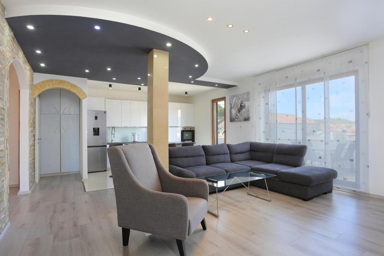 טרוגיר Apartments With A Parking Space Mastrinka, Ciovo - 4324 מראה חיצוני תמונה