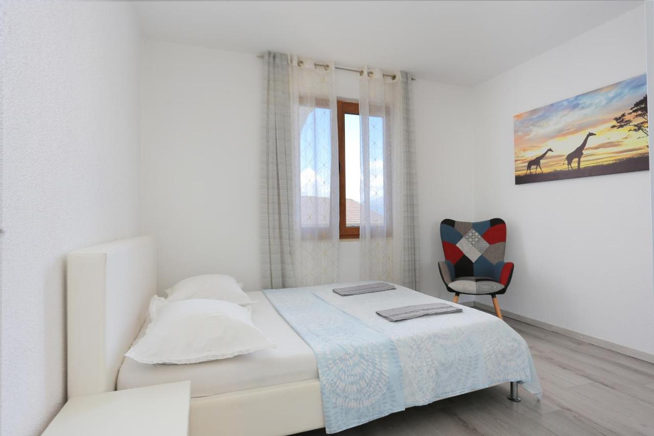 טרוגיר Apartments With A Parking Space Mastrinka, Ciovo - 4324 מראה חיצוני תמונה