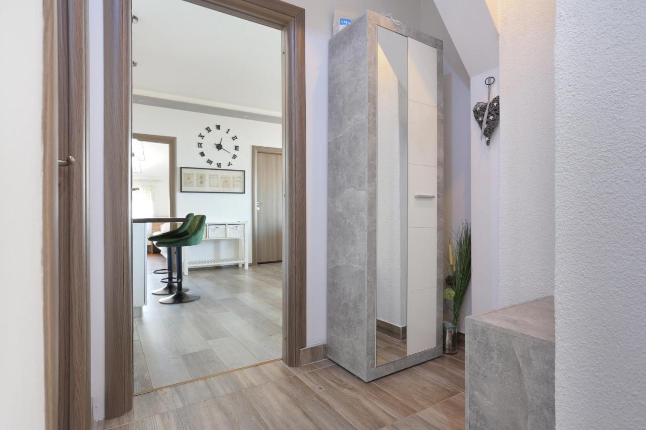 טרוגיר Apartments With A Parking Space Mastrinka, Ciovo - 4324 מראה חיצוני תמונה