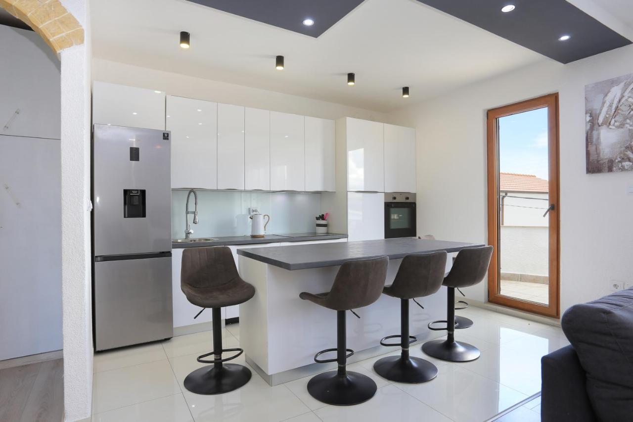 טרוגיר Apartments With A Parking Space Mastrinka, Ciovo - 4324 מראה חיצוני תמונה