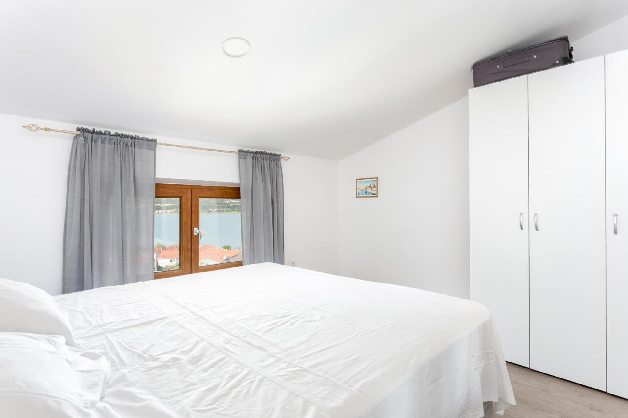 טרוגיר Apartments With A Parking Space Mastrinka, Ciovo - 4324 חדר תמונה